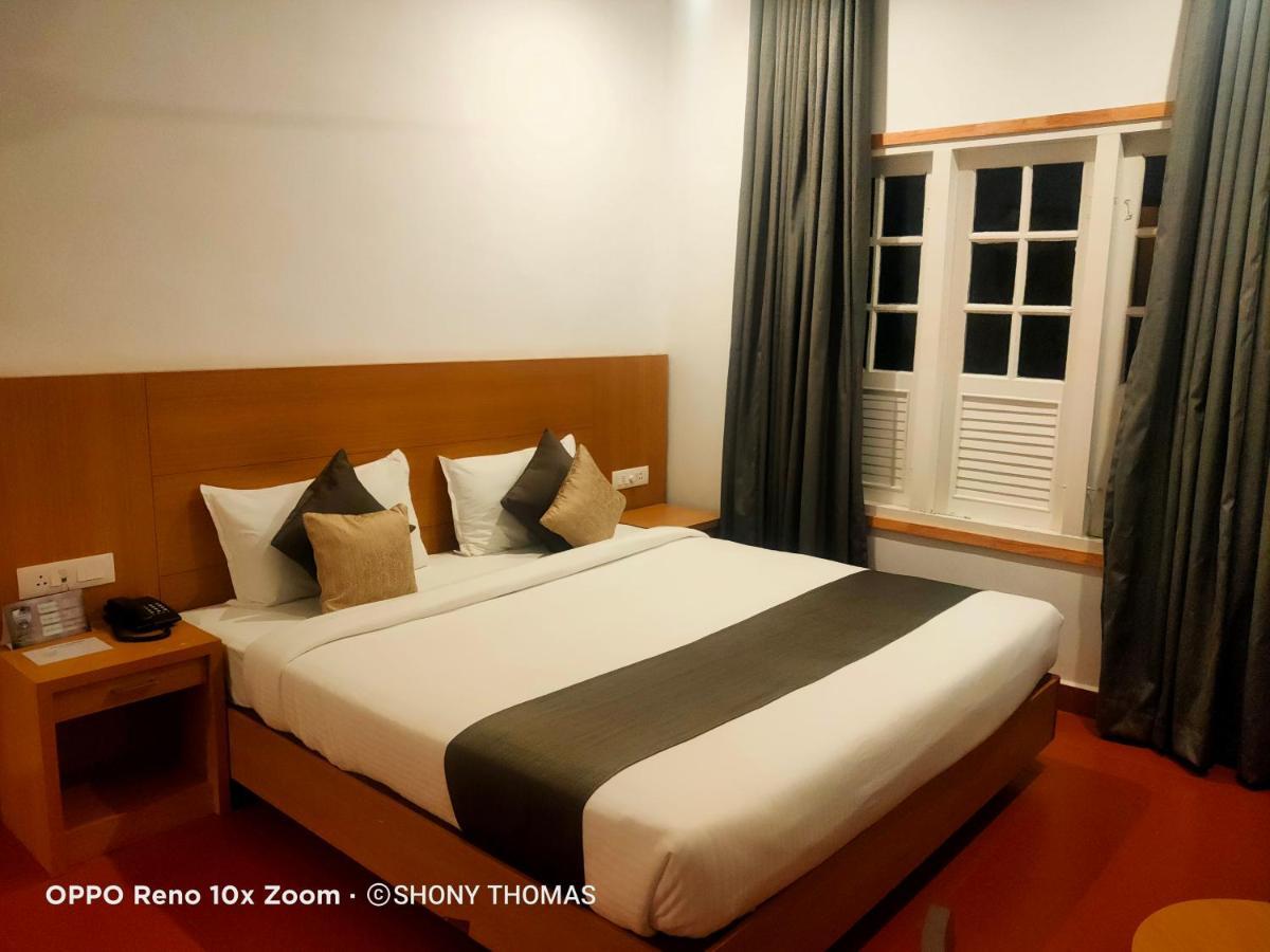 Agincourt Kuttikkanam Hotel Pirmed Ngoại thất bức ảnh