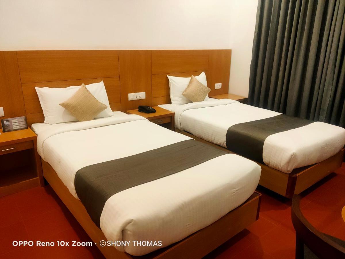 Agincourt Kuttikkanam Hotel Pirmed Ngoại thất bức ảnh